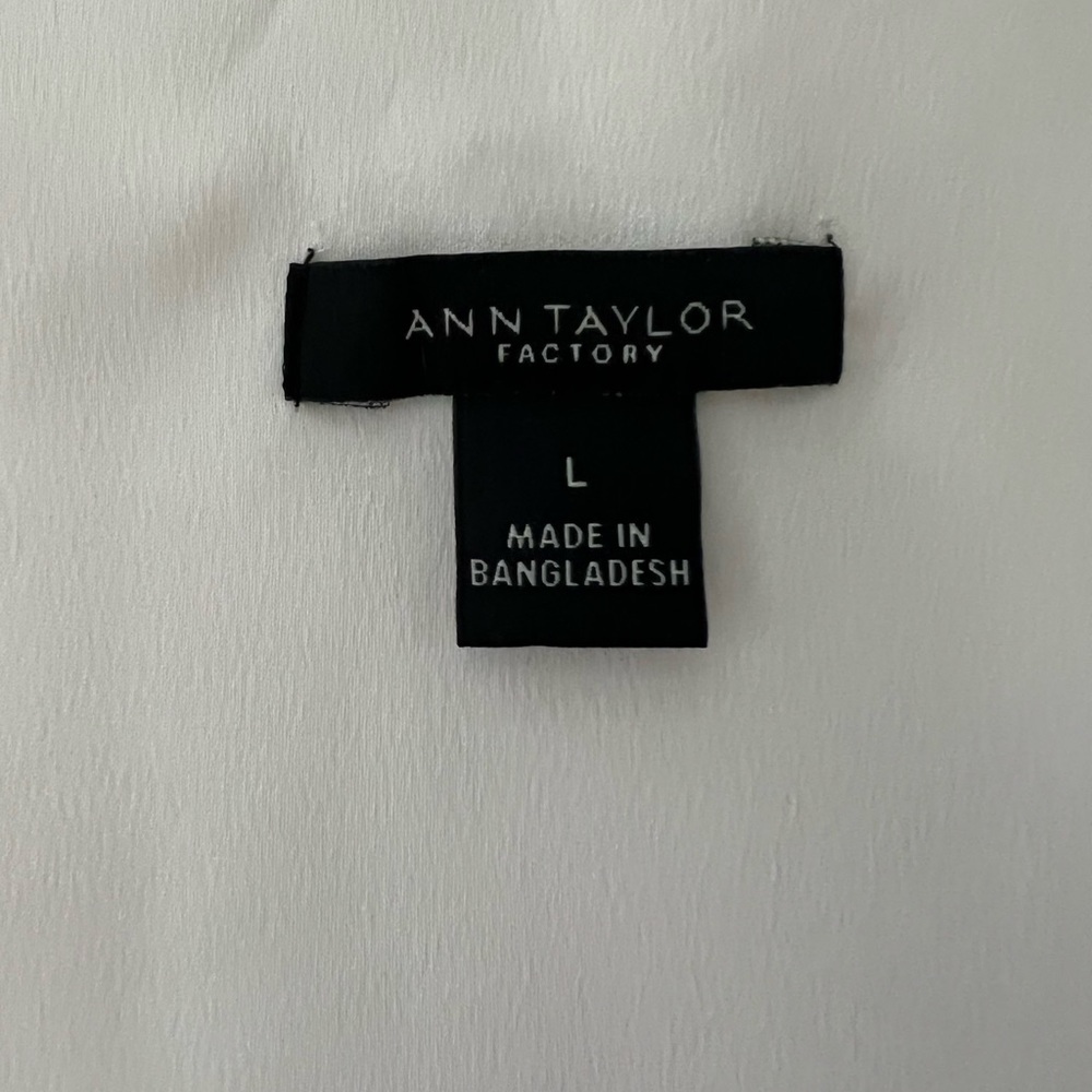 Ann Taylor Vneck Lined Sleevless Shell Blouse - image 6